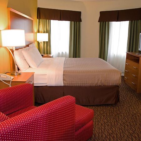 Clarion Hotel & Suites University-Shippensburg Bagian luar foto