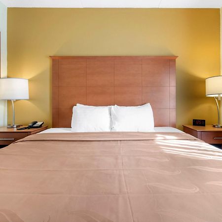 Clarion Hotel & Suites University-Shippensburg Bagian luar foto