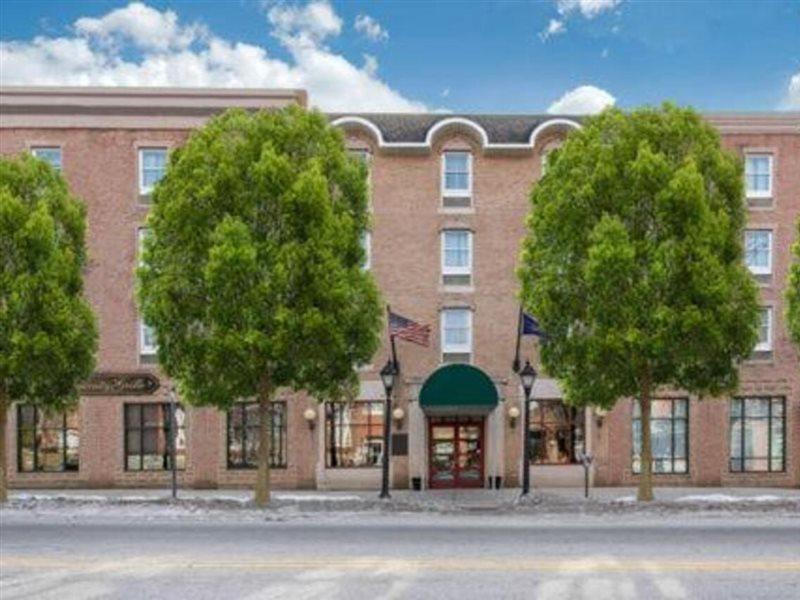 Clarion Hotel & Suites University-Shippensburg Bagian luar foto