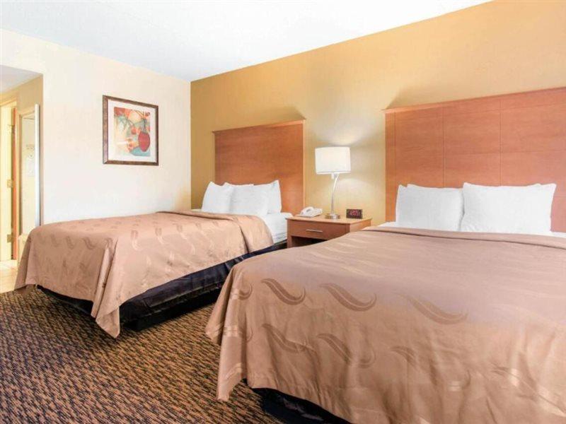 Clarion Hotel & Suites University-Shippensburg Bagian luar foto