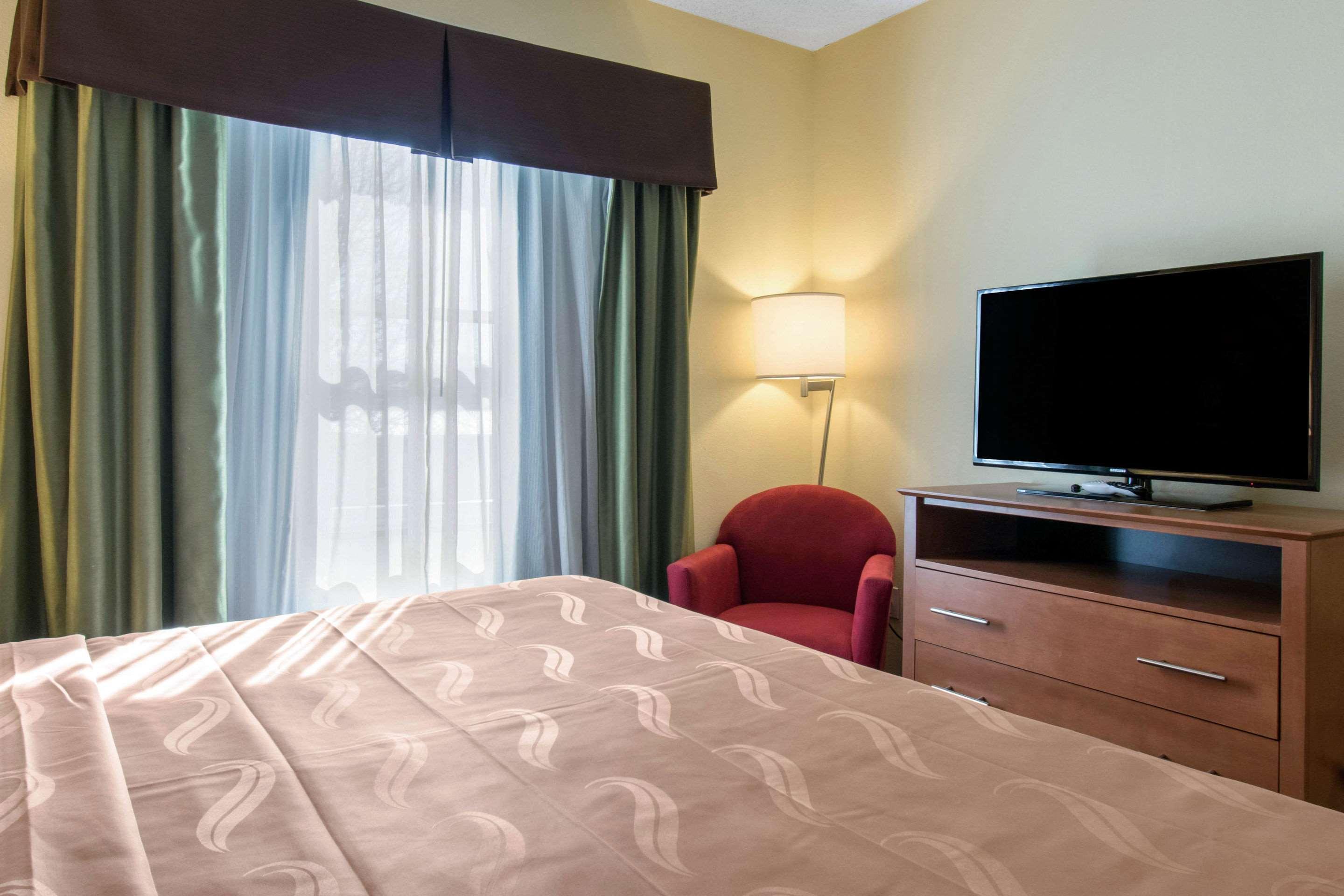 Clarion Hotel & Suites University-Shippensburg Bagian luar foto