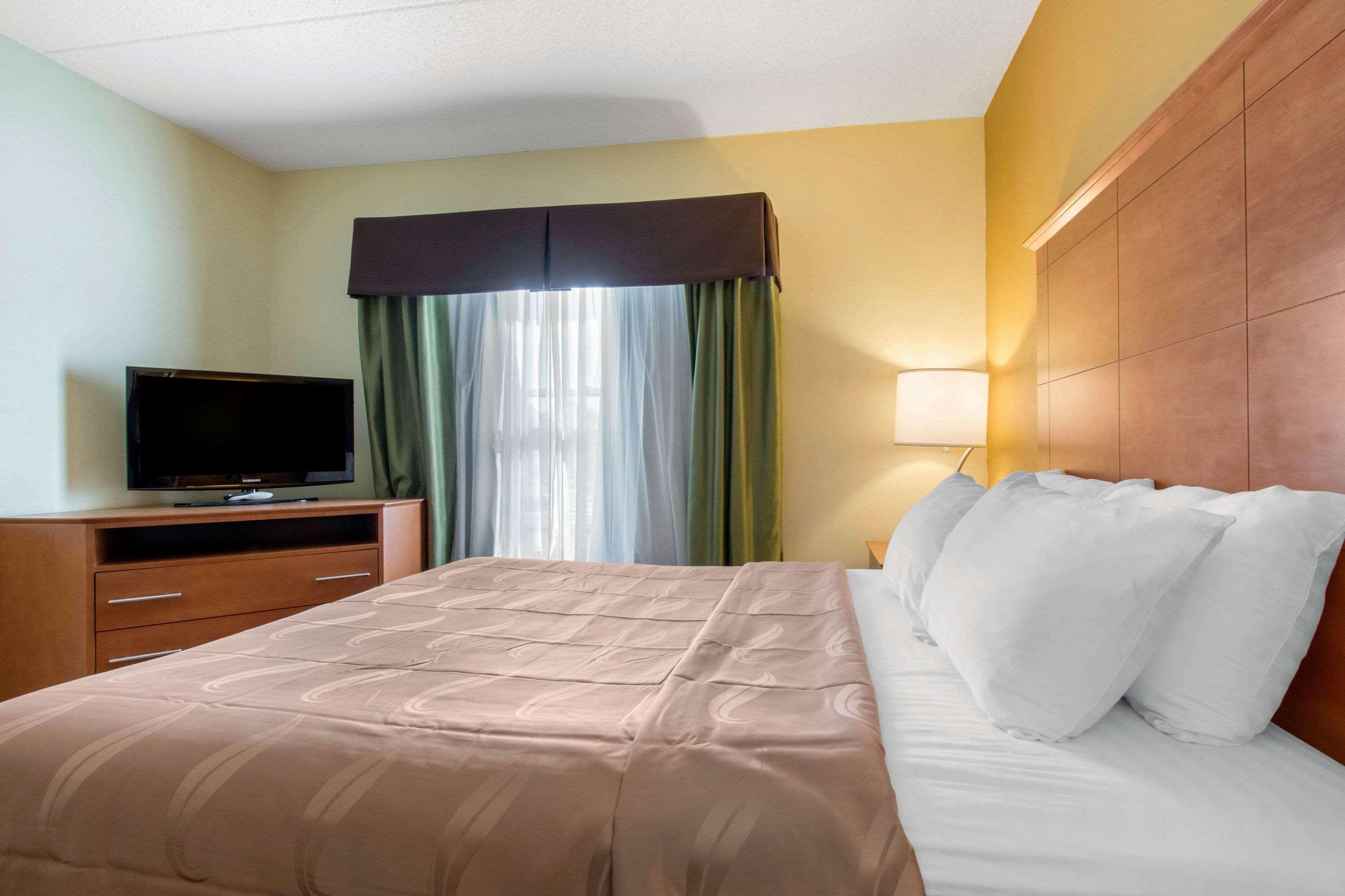 Clarion Hotel & Suites University-Shippensburg Bagian luar foto