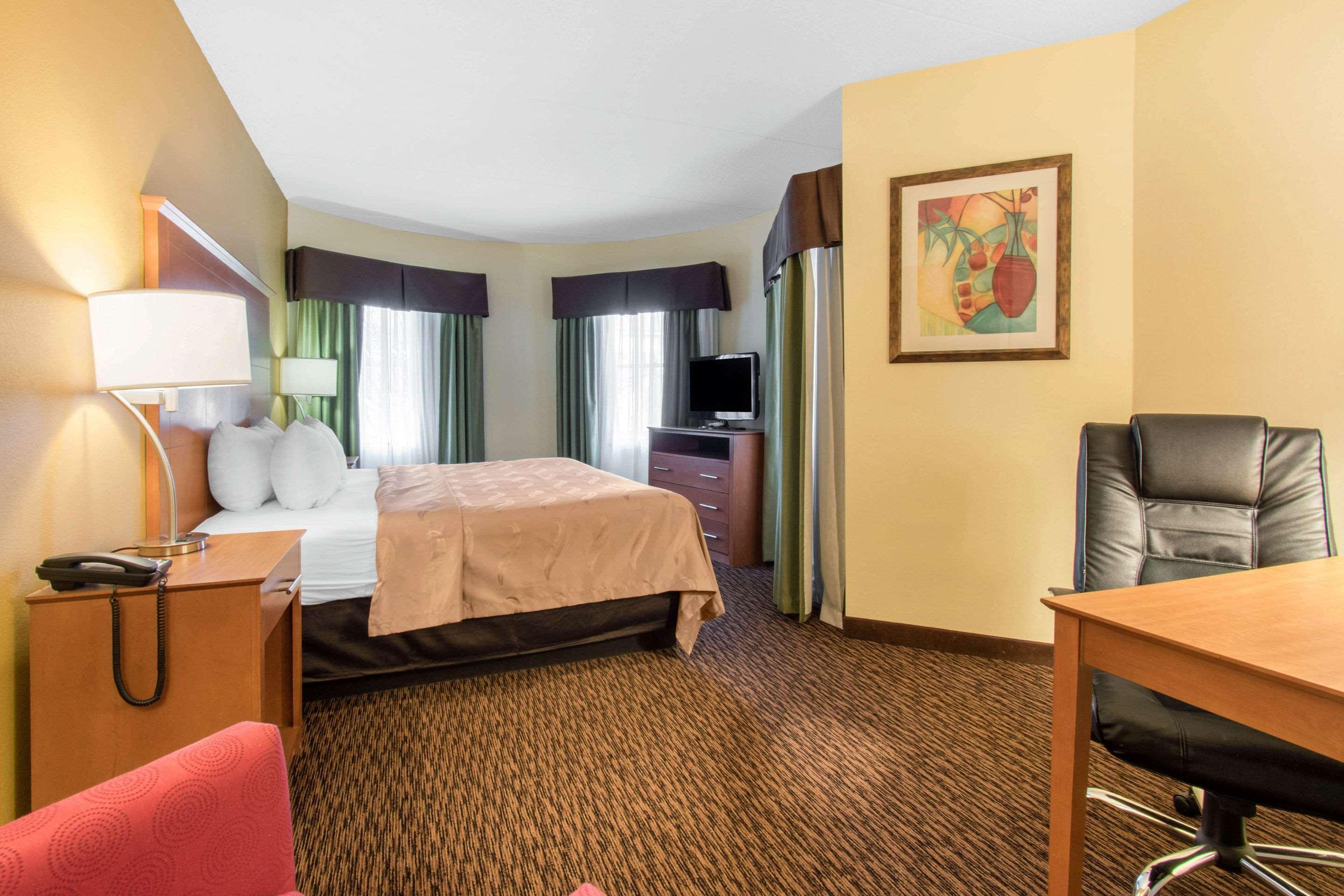 Clarion Hotel & Suites University-Shippensburg Bagian luar foto