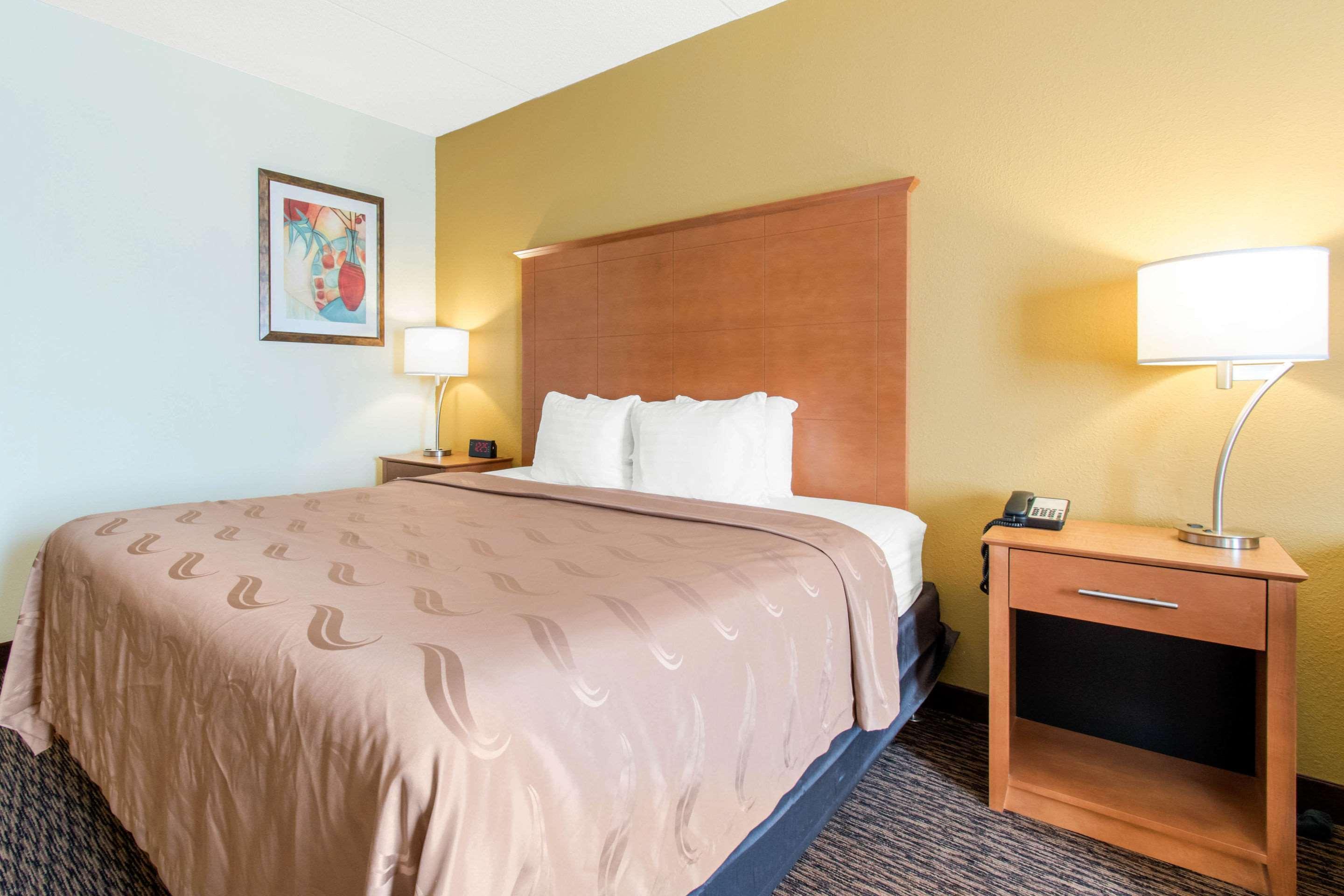 Clarion Hotel & Suites University-Shippensburg Bagian luar foto