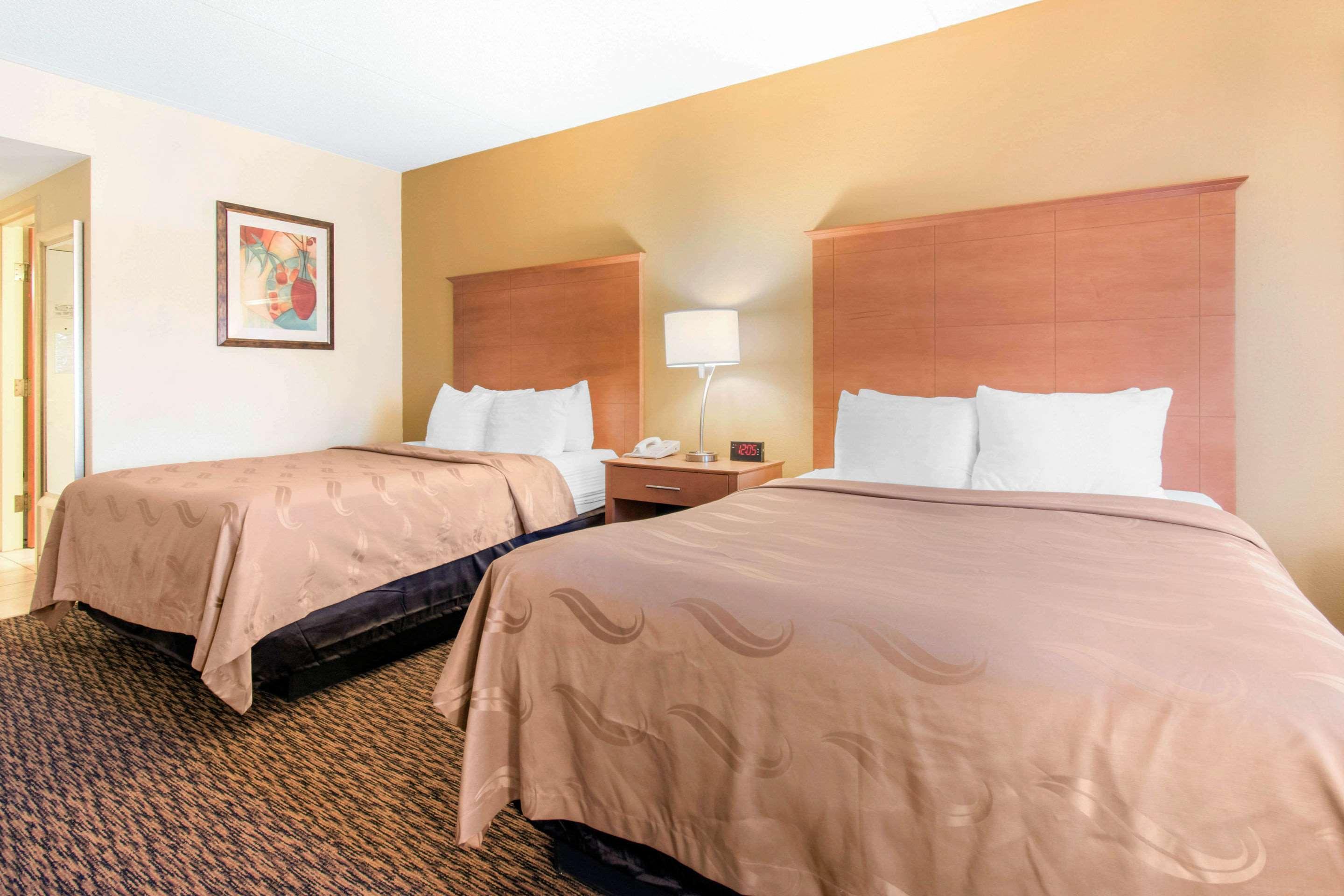 Clarion Hotel & Suites University-Shippensburg Bagian luar foto
