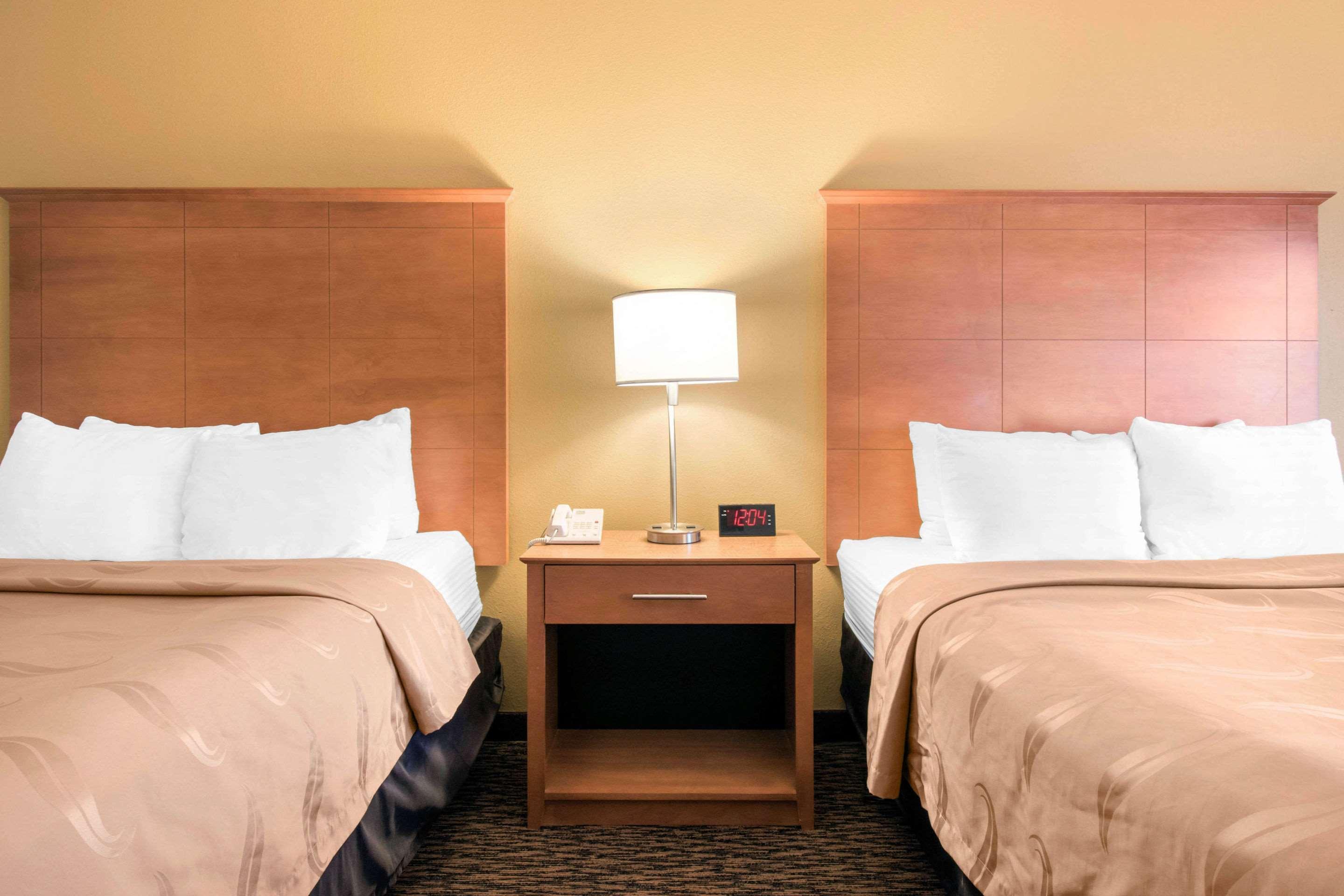 Clarion Hotel & Suites University-Shippensburg Bagian luar foto
