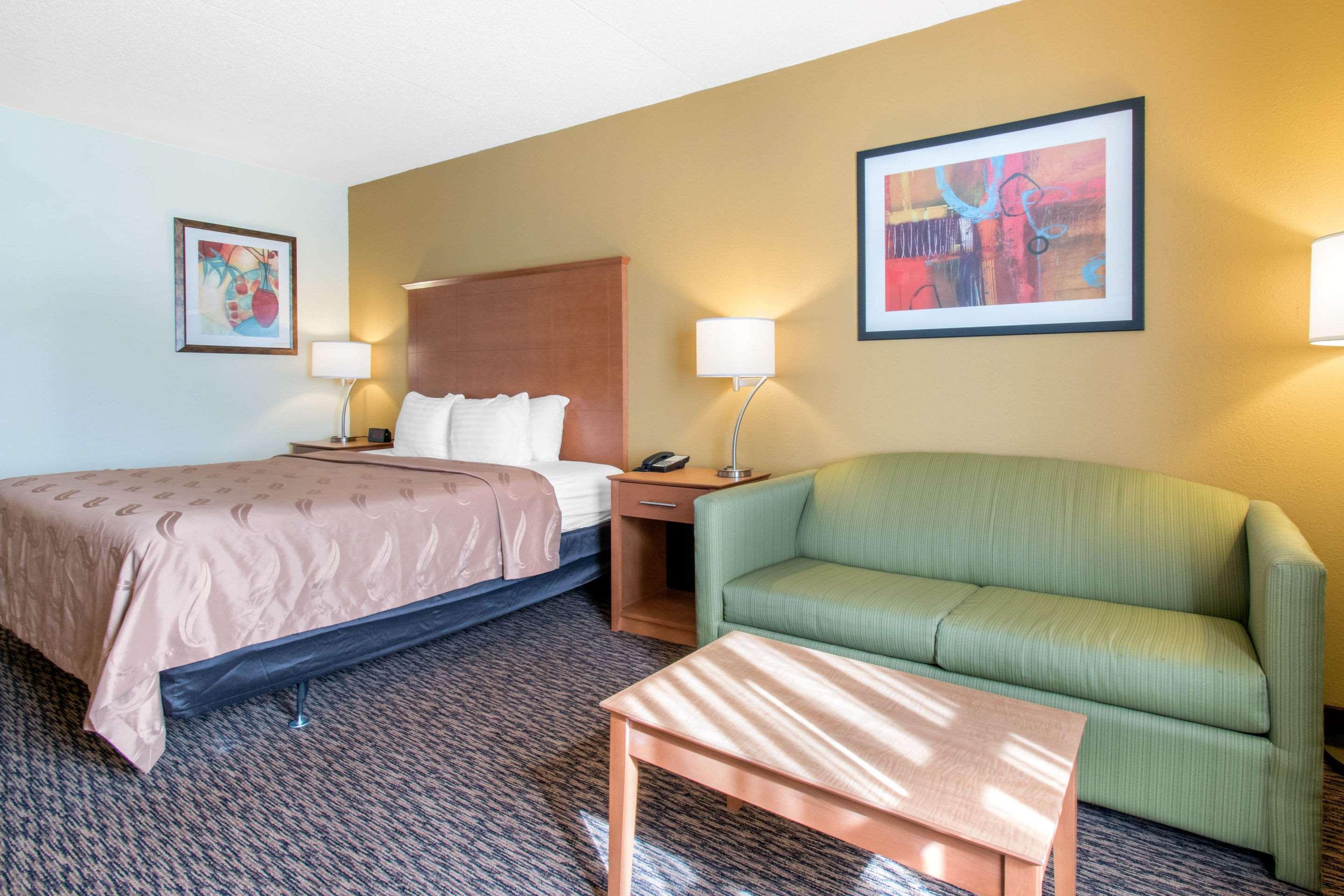 Clarion Hotel & Suites University-Shippensburg Bagian luar foto