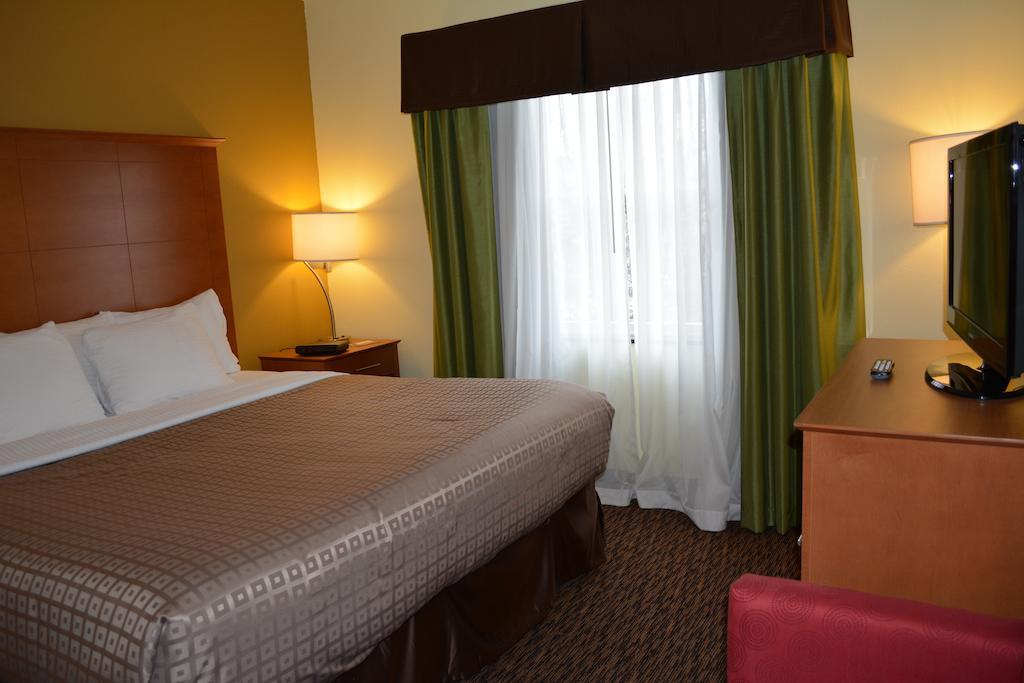 Clarion Hotel & Suites University-Shippensburg Bagian luar foto