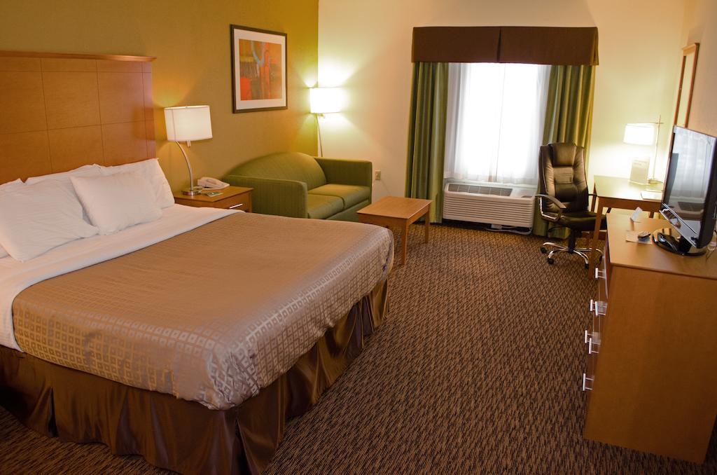 Clarion Hotel & Suites University-Shippensburg Bagian luar foto