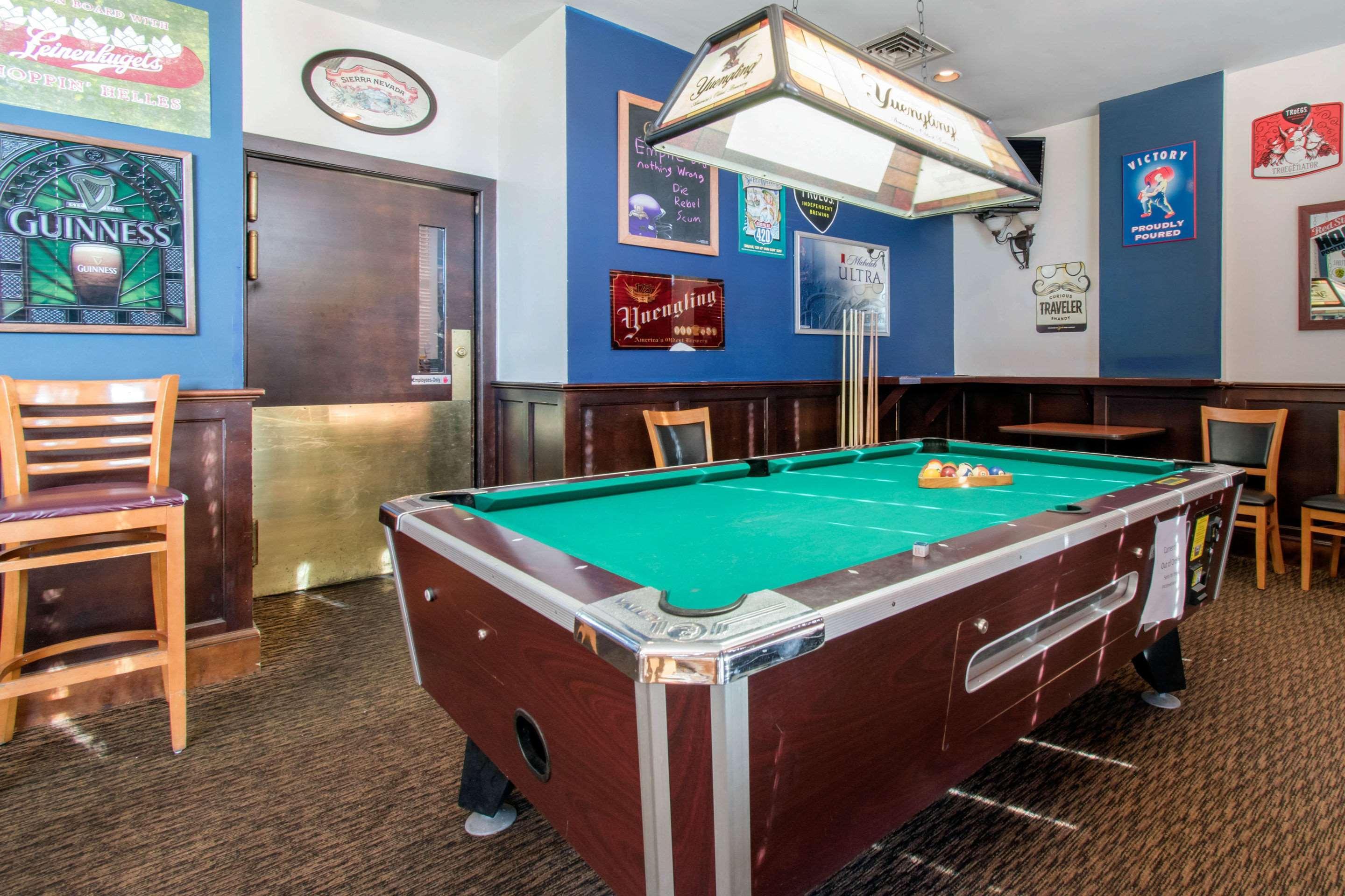 Clarion Hotel & Suites University-Shippensburg Bagian luar foto