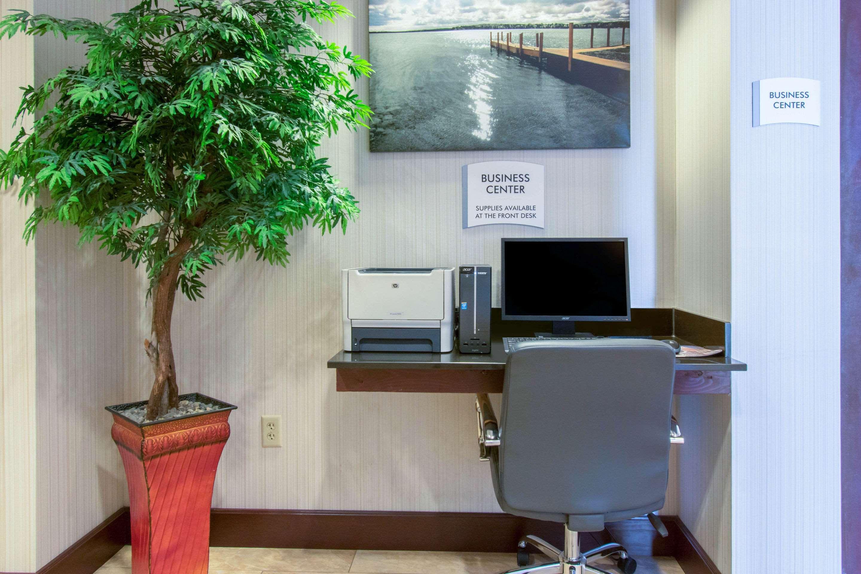 Clarion Hotel & Suites University-Shippensburg Bagian luar foto