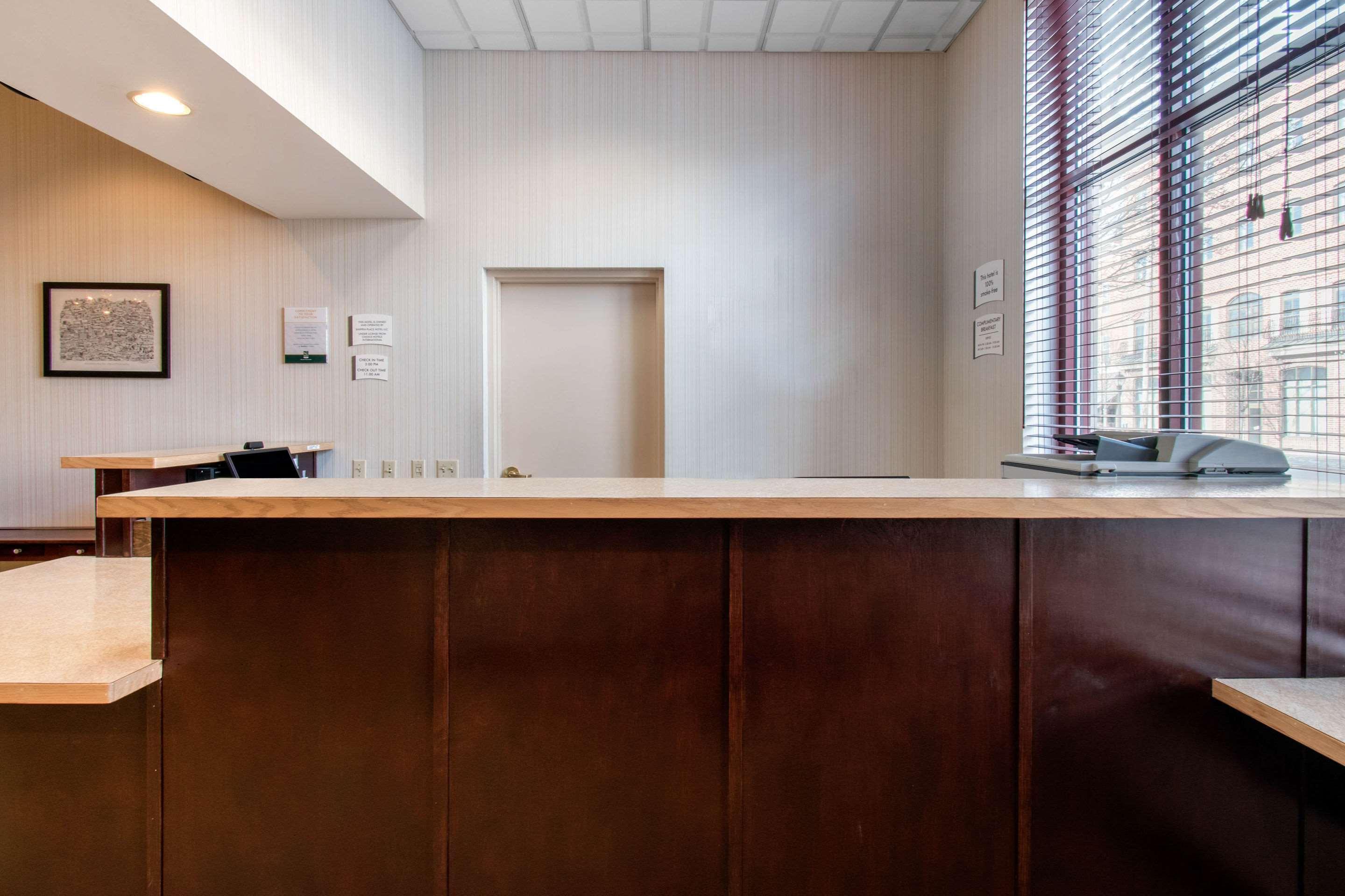 Clarion Hotel & Suites University-Shippensburg Bagian luar foto