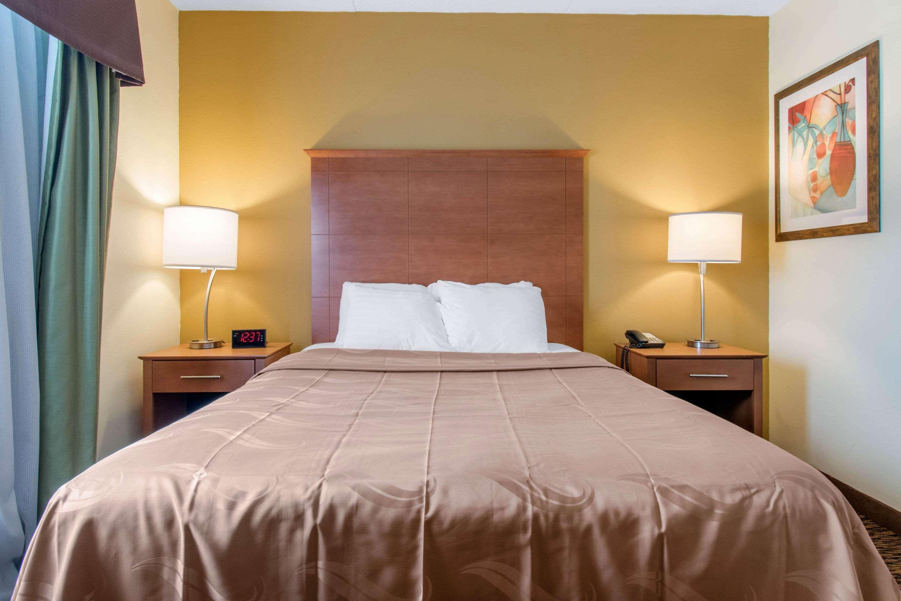 Clarion Hotel & Suites University-Shippensburg Bagian luar foto