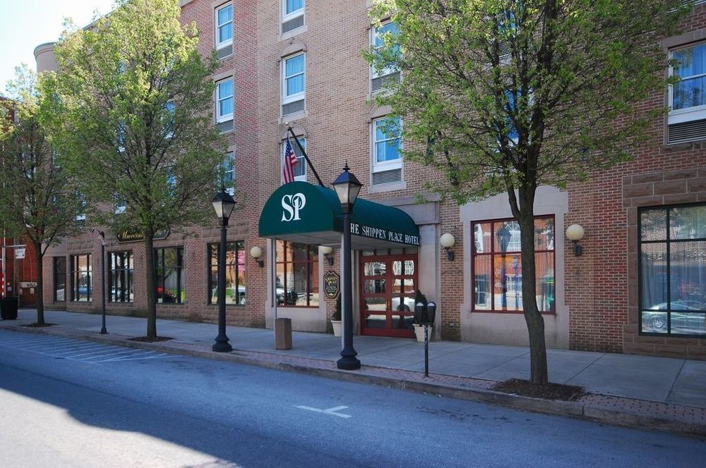 Clarion Hotel & Suites University-Shippensburg Bagian luar foto