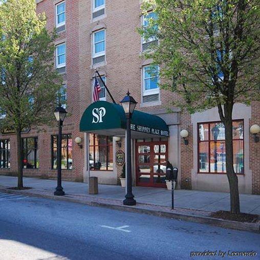 Clarion Hotel & Suites University-Shippensburg Bagian luar foto