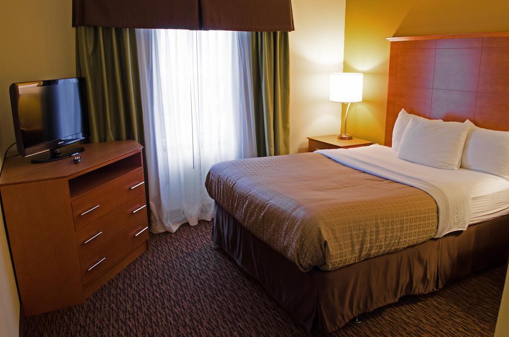 Clarion Hotel & Suites University-Shippensburg Bagian luar foto