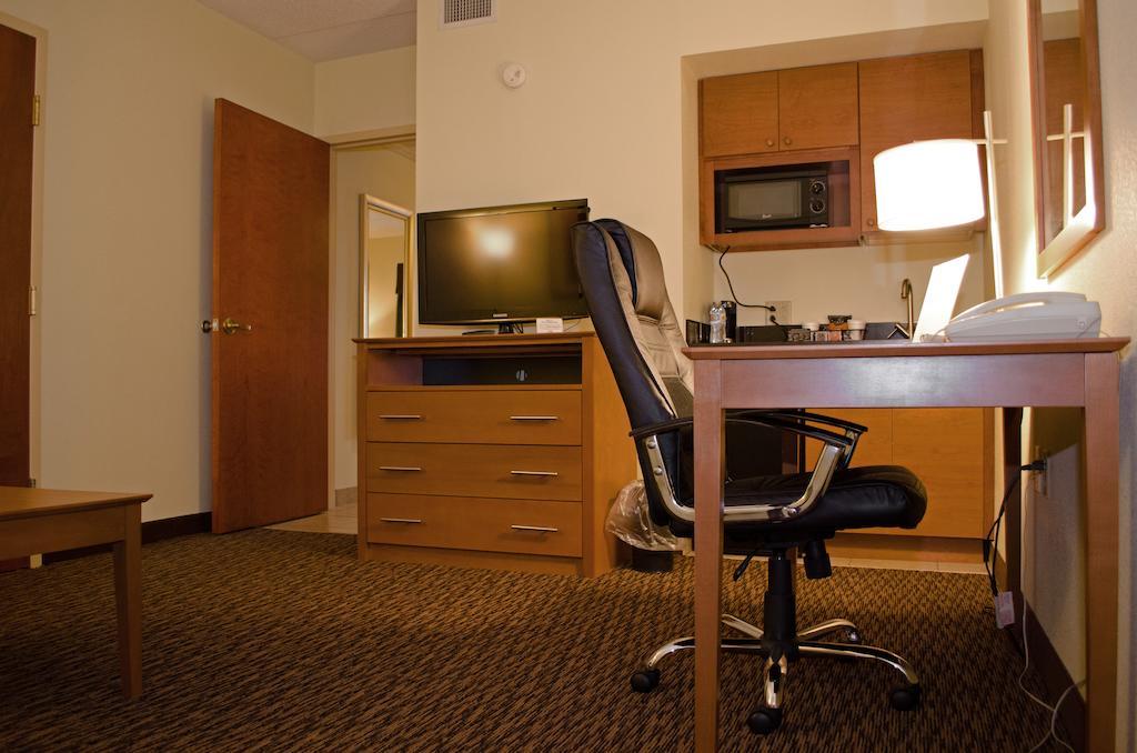 Clarion Hotel & Suites University-Shippensburg Bagian luar foto
