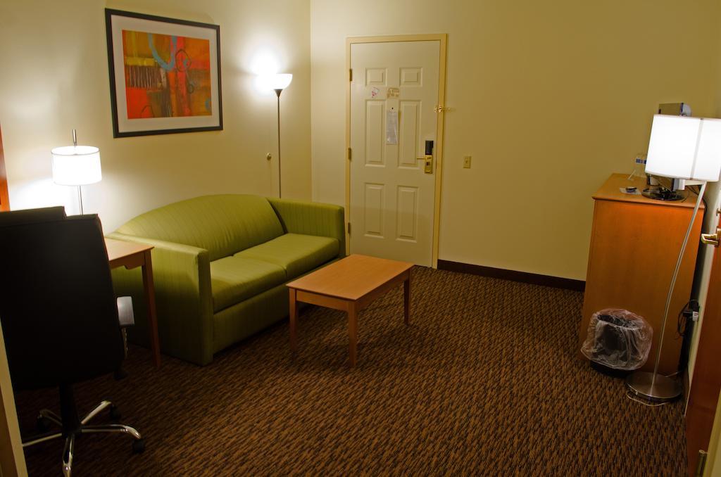 Clarion Hotel & Suites University-Shippensburg Bagian luar foto
