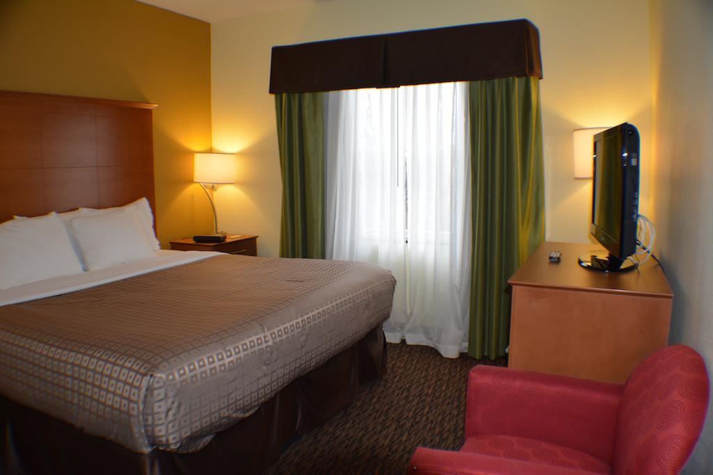 Clarion Hotel & Suites University-Shippensburg Bagian luar foto