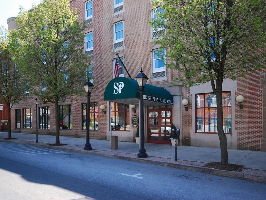 Clarion Hotel & Suites University-Shippensburg Bagian luar foto