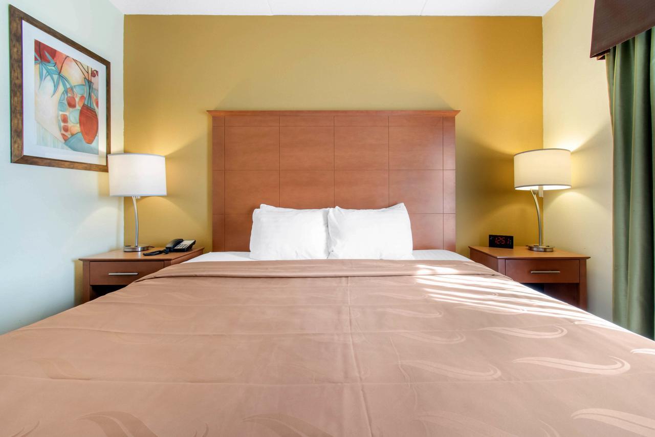 Clarion Hotel & Suites University-Shippensburg Bagian luar foto