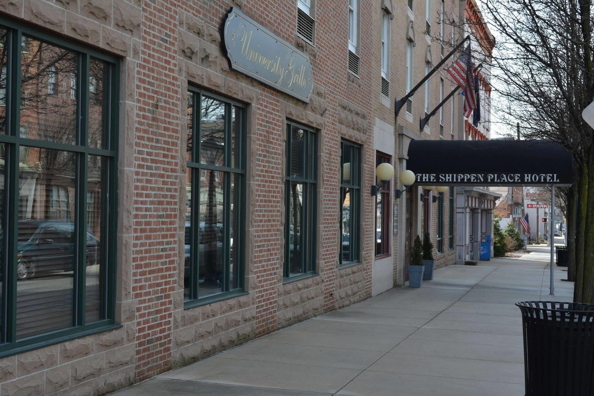 Clarion Hotel & Suites University-Shippensburg Bagian luar foto