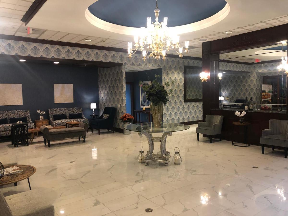 Clarion Hotel & Suites University-Shippensburg Bagian luar foto