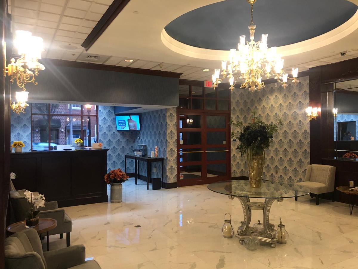 Clarion Hotel & Suites University-Shippensburg Bagian luar foto